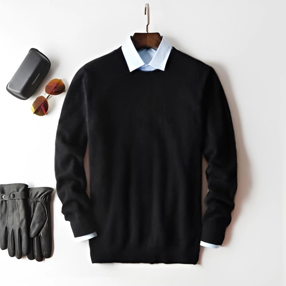 tylish and cozy men's autumn sweater for a warm and elegant look.