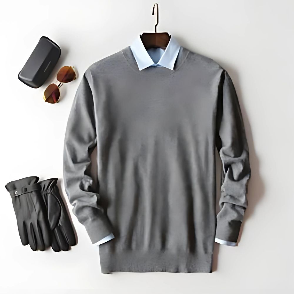 tylish and cozy men's autumn sweater for a warm and elegant look.