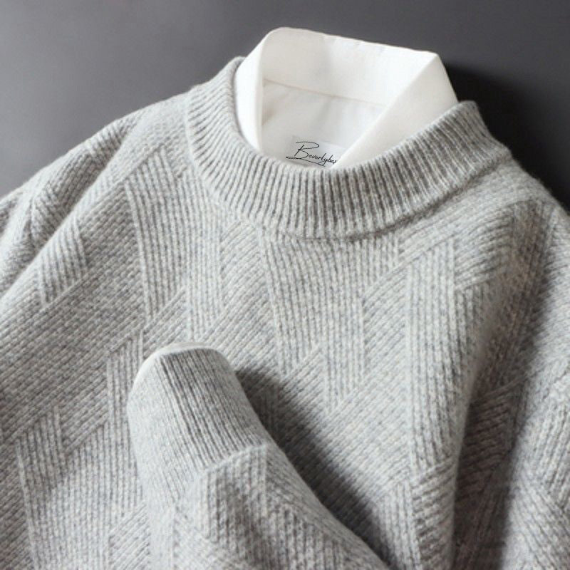 Durable and elegant men’s autumn sweater, perfect for stylish and cozy fall days.








