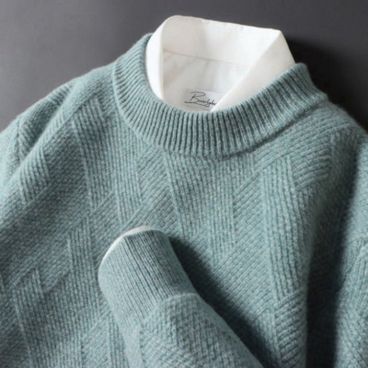 Durable and elegant men’s autumn sweater, perfect for stylish and cozy fall days.








