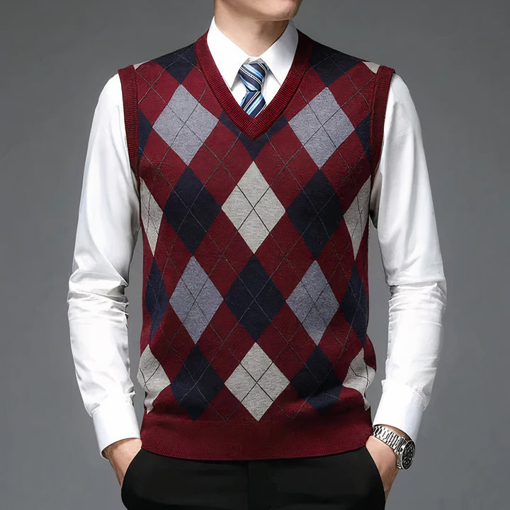 Elegant men's old money style vest, perfect for layering and achieving a sophisticated autumn look.







