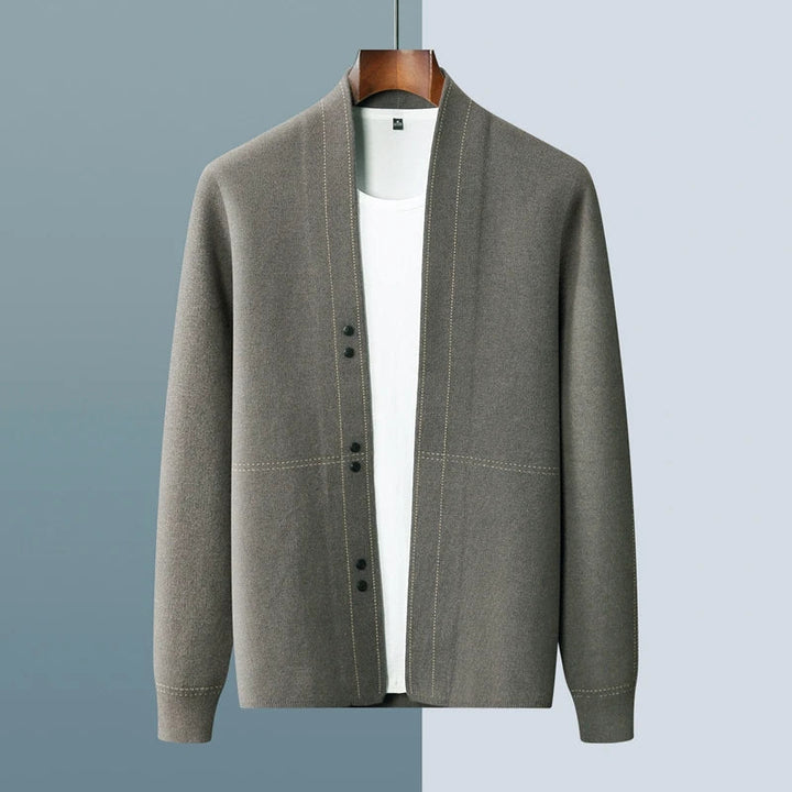 Men’s luxurious cardigan for autumn with premium fabric, tailored fit, and breathable warmth for stylish comfort.







