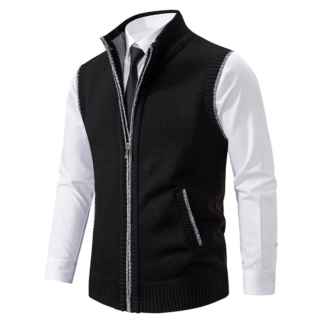 Stylish and lightweight men's vest, perfect for layering on crisp autumn days.







