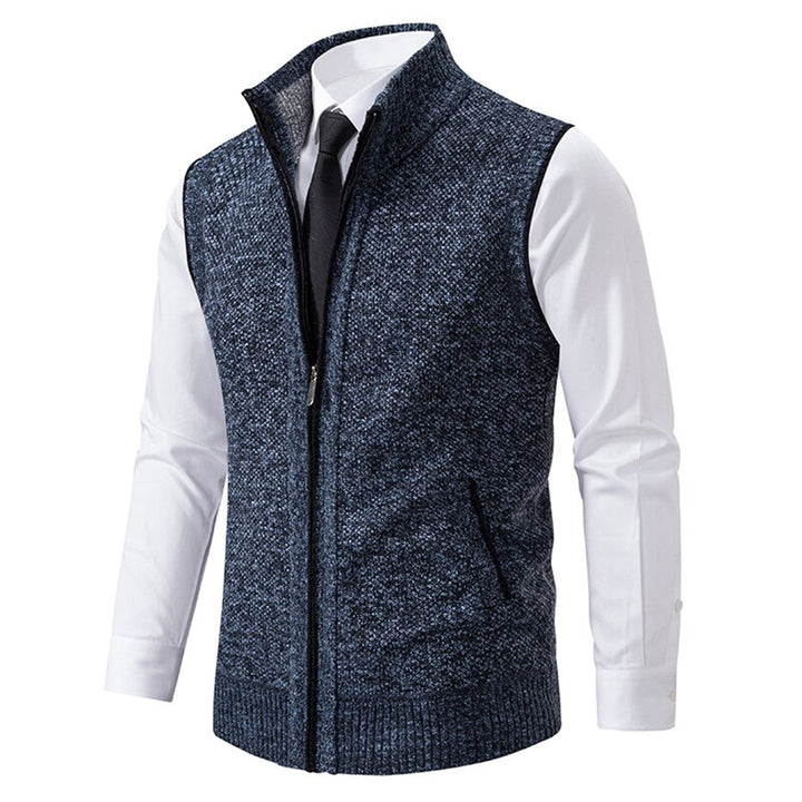 Stylish and lightweight men's vest, perfect for layering on crisp autumn days.







