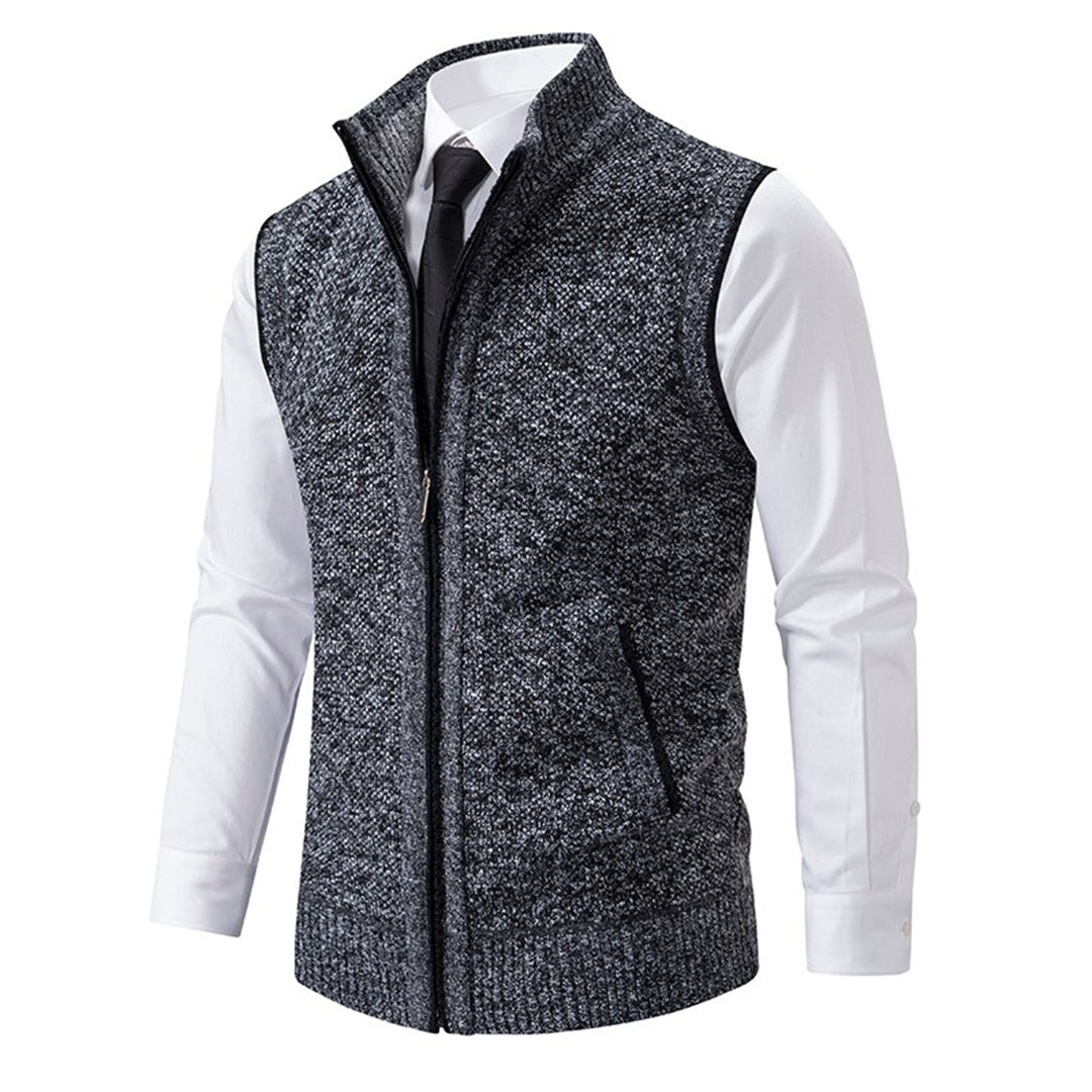 Stylish and lightweight men's vest, perfect for layering on crisp autumn days.







