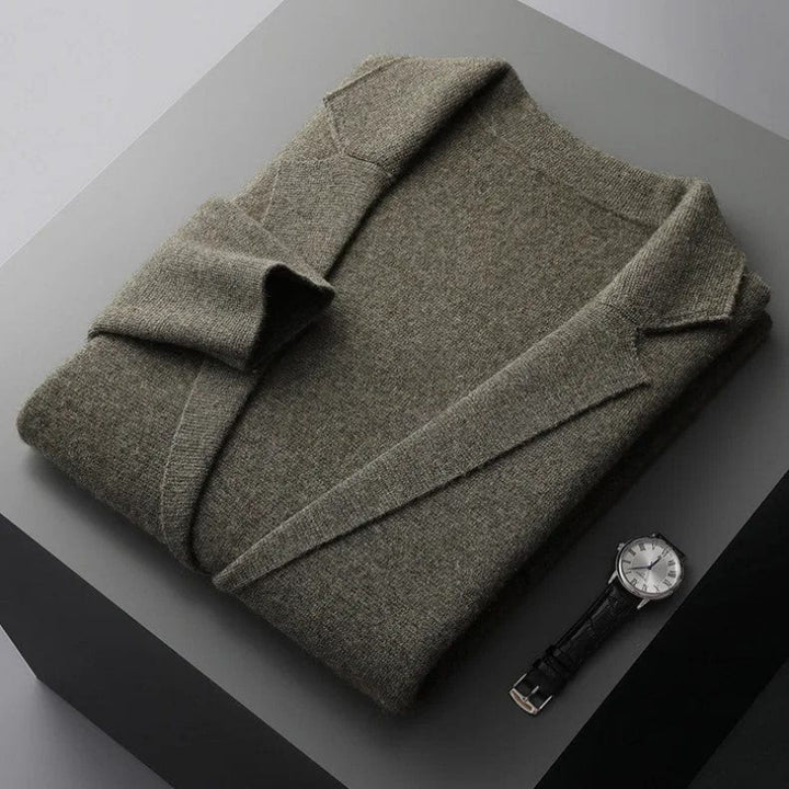 Sophisticated and stylish men’s cardigan, perfect for layering on cool autumn days.







