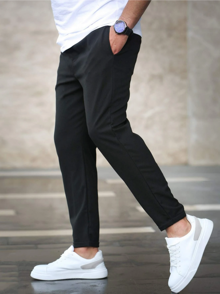 Men’s casual comfy pants with soft, breathable fabric and a relaxed fit, ideal for summer days and versatile everyday wear.