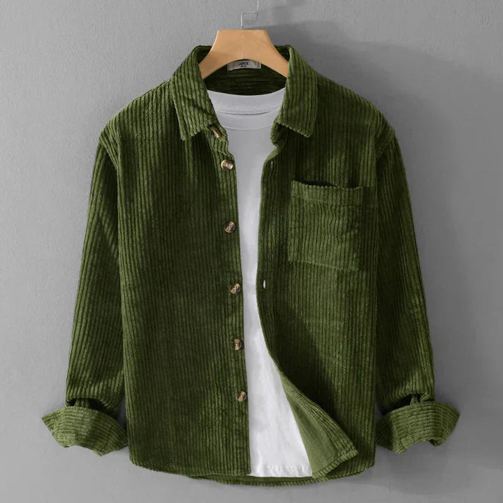 Casual and cozy corduroy jacket for autumn, designed for warmth and effortless style.







