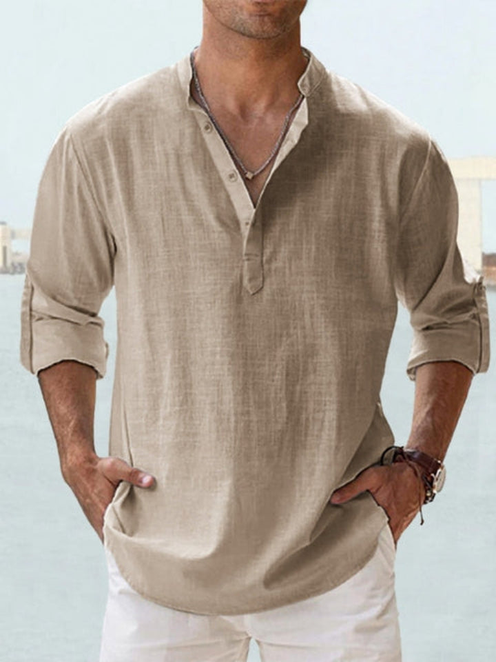 Casual linen shirt for summer, designed for comfort and breathability.






