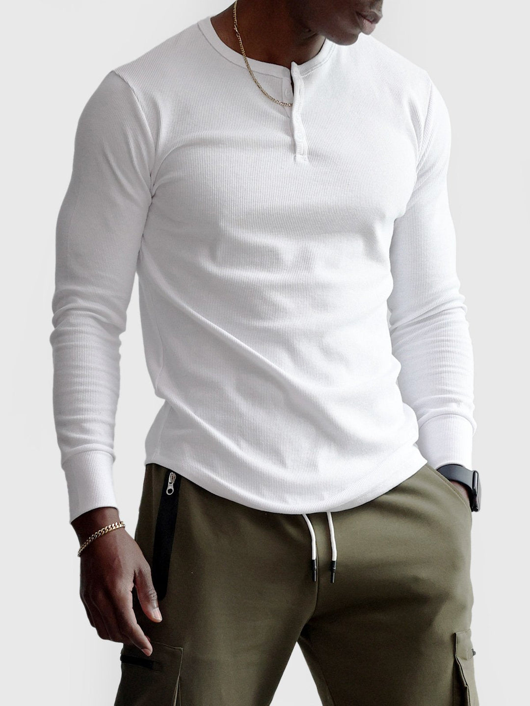  Casual long sleeves shirt with a relaxed fit, ideal for summer days and versatile for any occasion.






