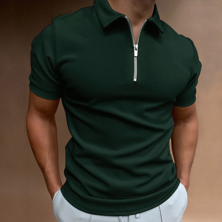 Casual men’s polo shirt with breathable fabric and classic design, perfect for summer comfort and style.