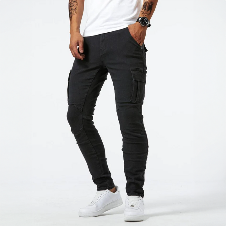 Casual stretchy cargo jeans with a relaxed fit and multiple pockets, ideal for summer days and active lifestyles.