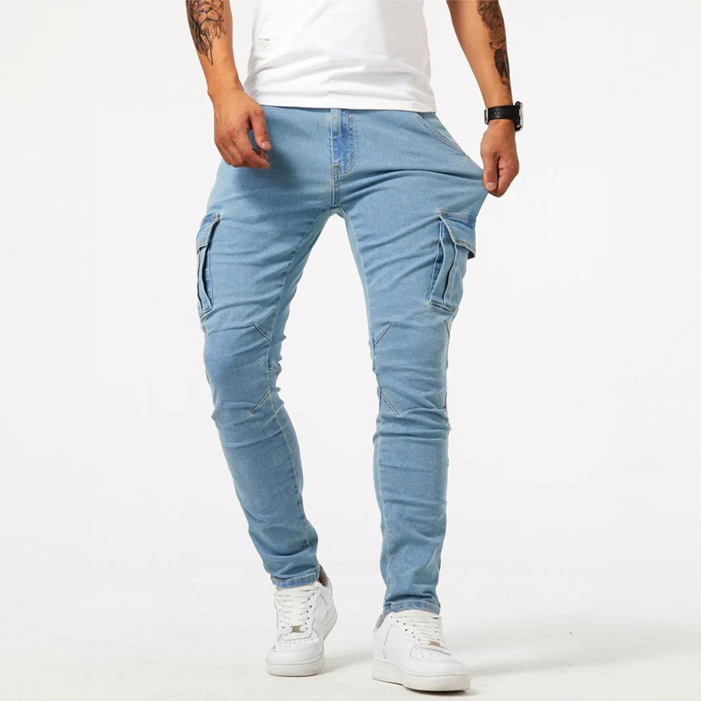 Casual stretchy cargo jeans with a relaxed fit and multiple pockets, ideal for summer days and active lifestyles.