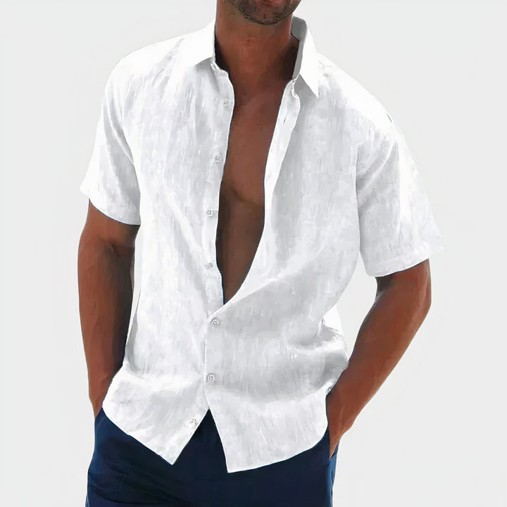 Casual summer shirt for men, perfect for warm days with breathable fabric and a relaxed fit.






