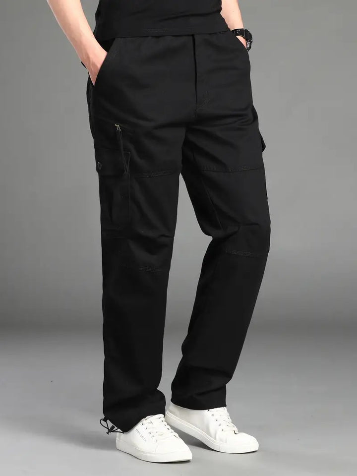 Men’s classic cargo pants with breathable fabric, multiple pockets, and durable construction, ideal for summer and everyday wear.






