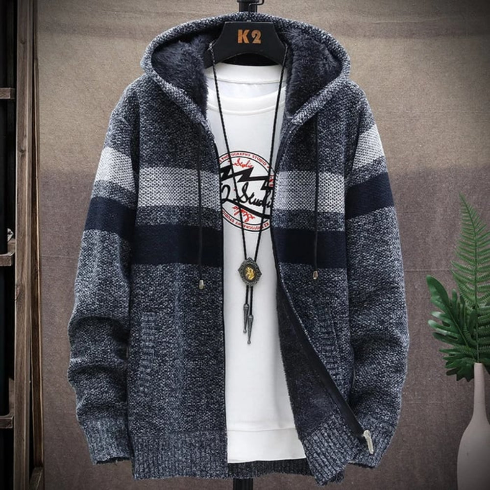 Cozy classic hooded sweater, perfect for autumn days.







