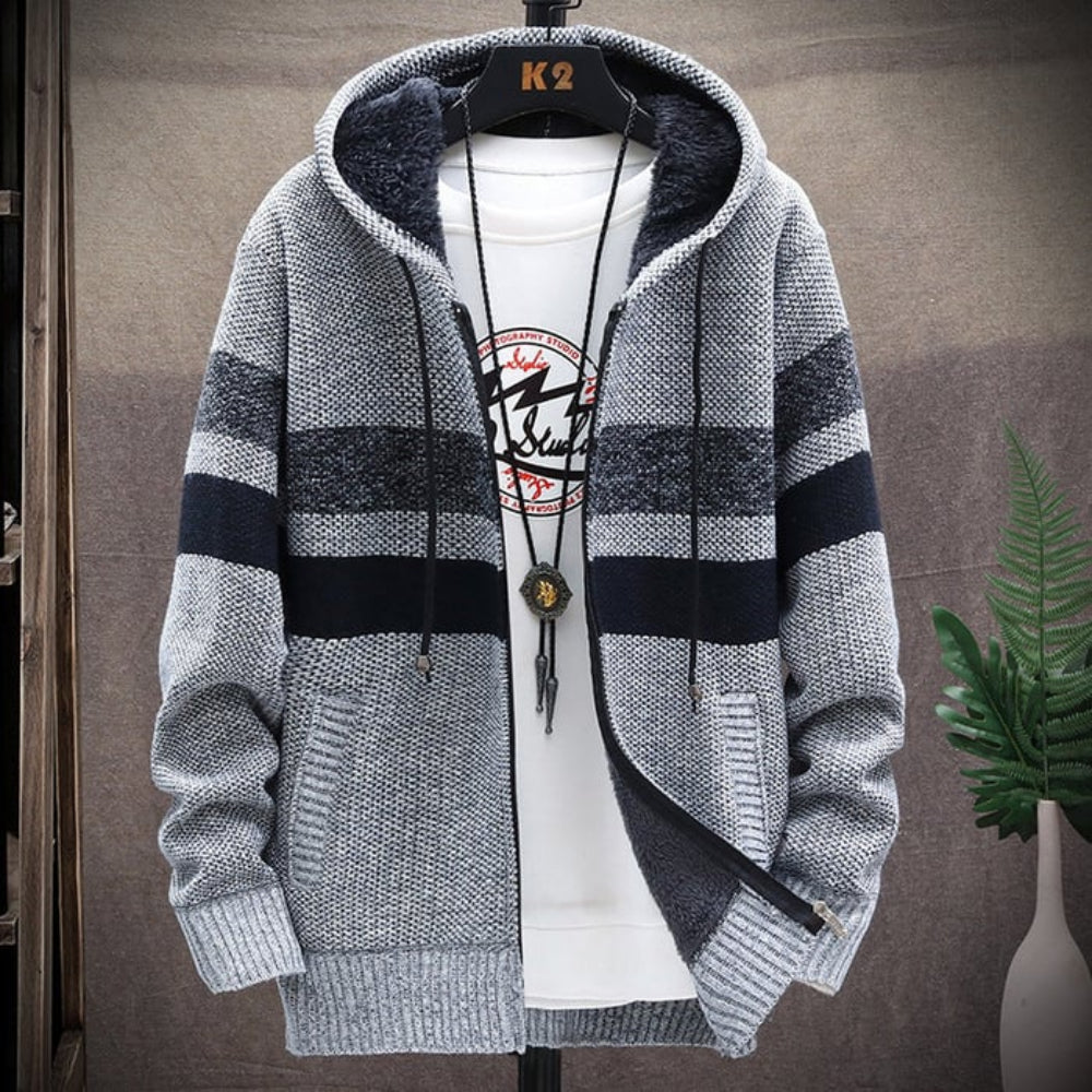 Cozy classic hooded sweater, perfect for autumn days.







