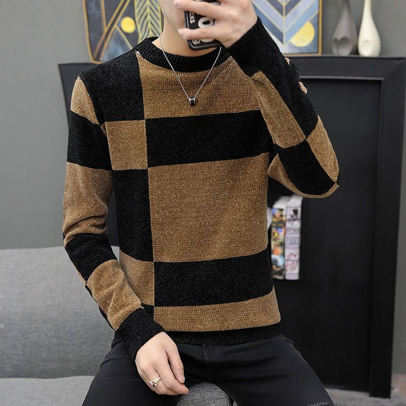 Classic sweater for men with a timeless design, perfect for casual and layered looks.







