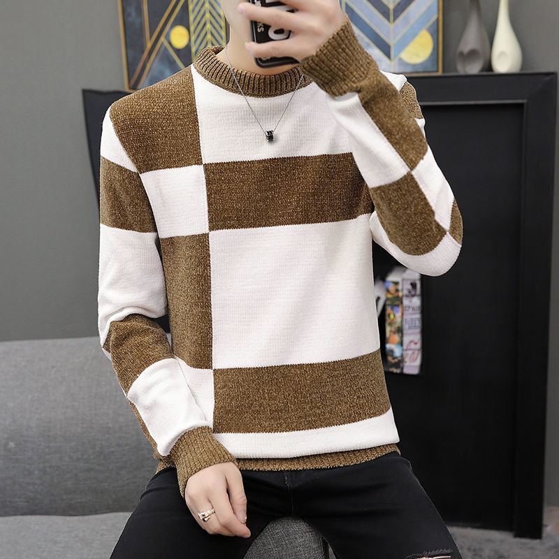 Classic sweater for men with a timeless design, perfect for casual and layered looks.







