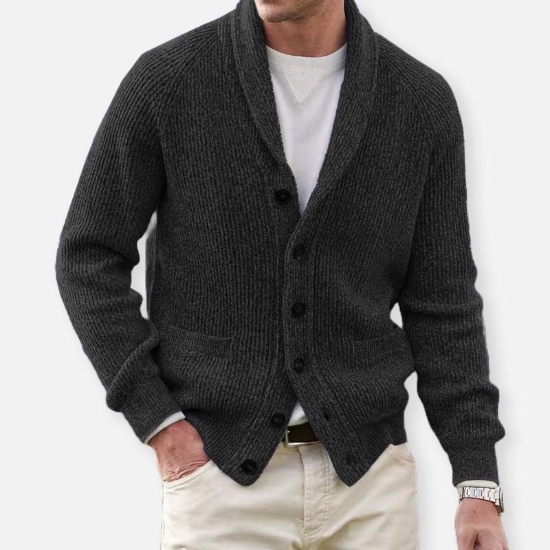 Comfortable autumn cardigan for men, providing warmth and style for cool days.