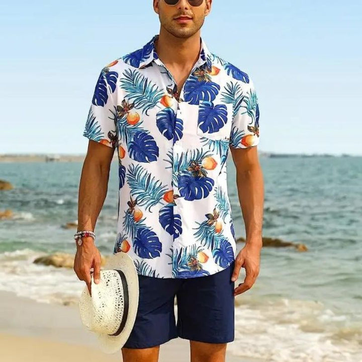 Comfortable and breathable beach shirt, perfect for a stylish summer look.






