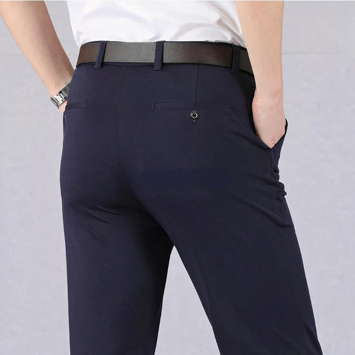 Elegant business trousers with a tailored fit, designed for comfort and style in any professional setting.