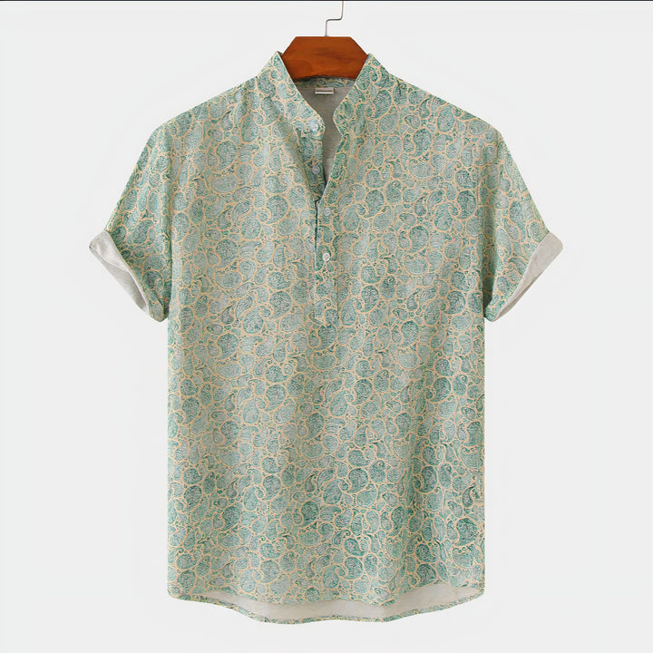 Elegant casual men's shirt, perfect for summer days with breathable and versatile design.






