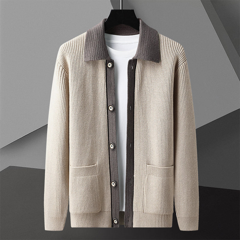 Elegant autumn jacket with a tailored fit, perfect for layering in cool weather.