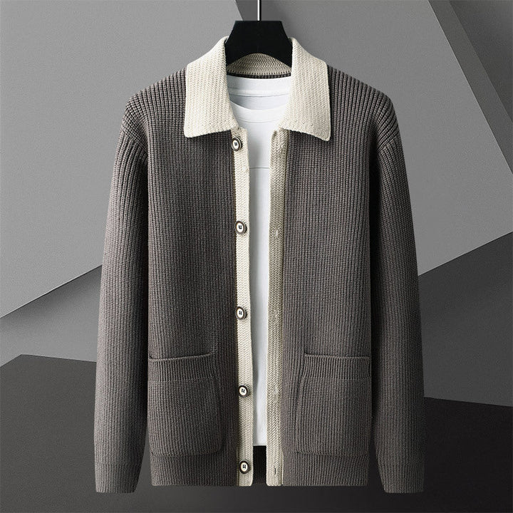 Elegant autumn jacket with a tailored fit, perfect for layering in cool weather.