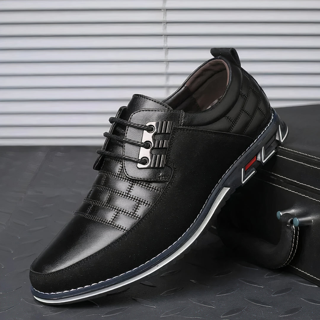 Elegant men's shoes with comfortable soles, ideal for summer days and formal occasions.






