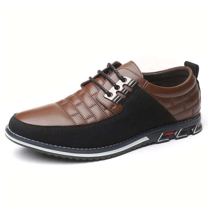 Elegant men's shoes with comfortable soles, ideal for summer days and formal occasions.






