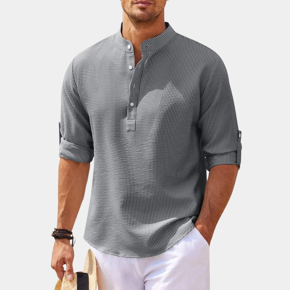 Elegant men's summer shirt with breathable, lightweight fabric and a refined design, ideal for casual and semi-formal occasions.






