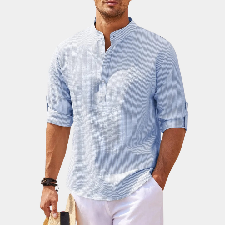 Elegant men's summer shirt with breathable, lightweight fabric and a refined design, ideal for casual and semi-formal occasions.






