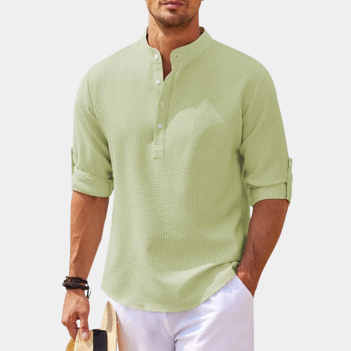 Elegant men's summer shirt with breathable, lightweight fabric and a refined design, ideal for casual and semi-formal occasions.






