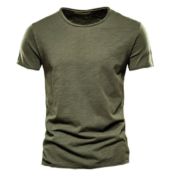  Men's comfortable basic tee, perfect for casual wear and ideal for summer days.






