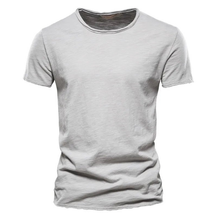  Men's comfortable basic tee, perfect for casual wear and ideal for summer days.






