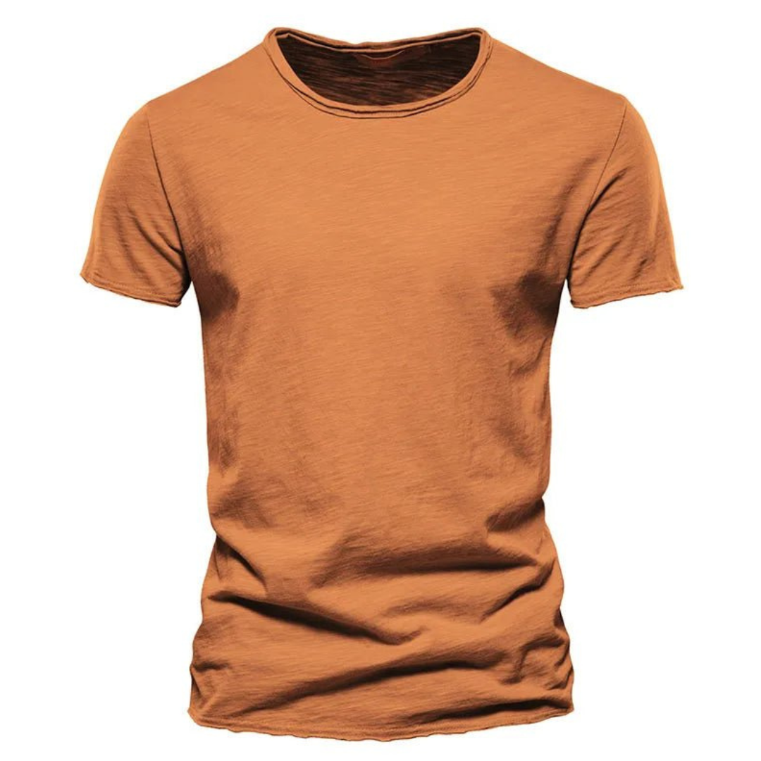  Men's comfortable basic tee, perfect for casual wear and ideal for summer days.






