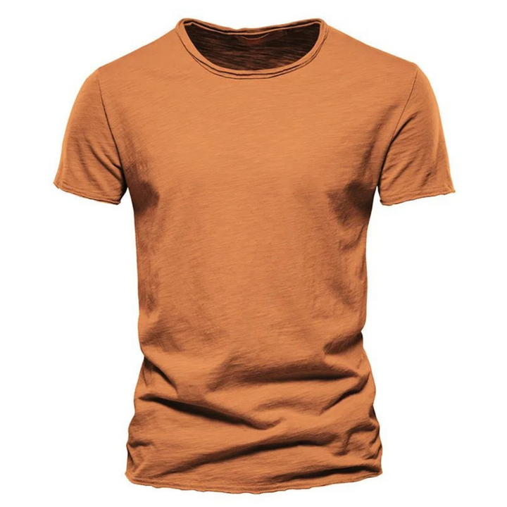  Men's comfortable basic tee, perfect for casual wear and ideal for summer days.






