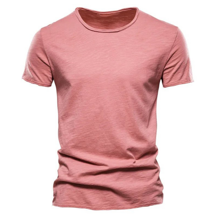  Men's comfortable basic tee, perfect for casual wear and ideal for summer days.






