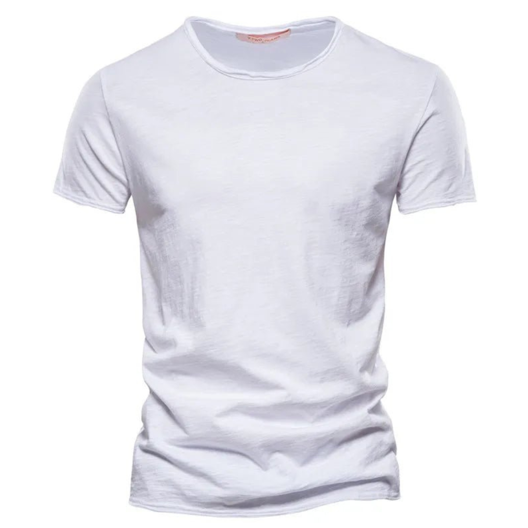  Men's comfortable basic tee, perfect for casual wear and ideal for summer days.






