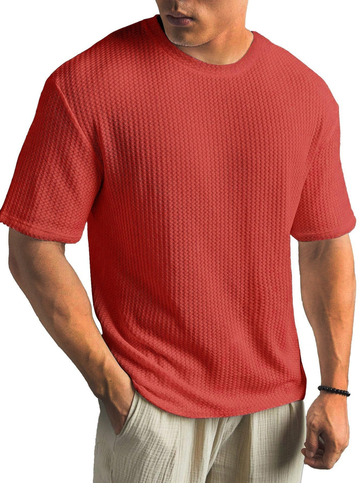  Men’s casual basic tee with breathable fabric and timeless design, ideal for summer days and versatile wear.