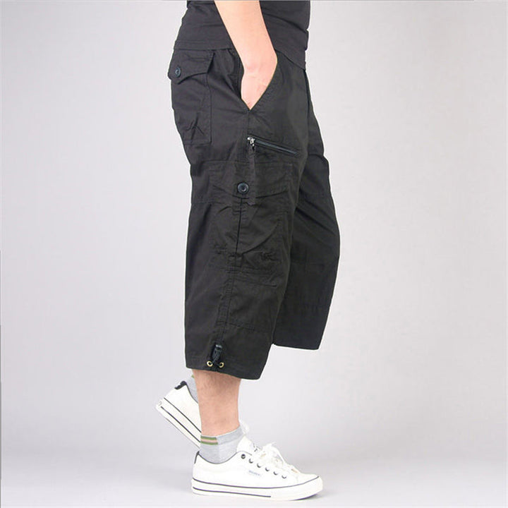 Men’s casual cargo shorts with multiple pockets for summer comfort and convenience.






