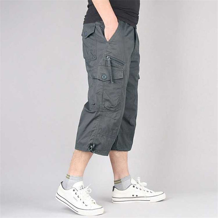 Men’s casual cargo shorts with multiple pockets for summer comfort and convenience.






