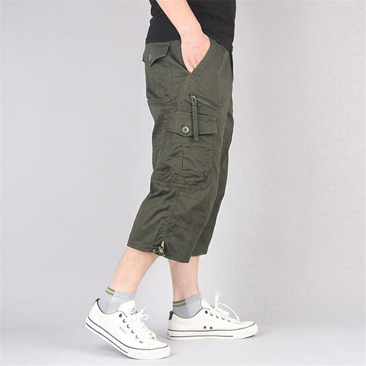 Men’s casual cargo shorts with multiple pockets for summer comfort and convenience.






