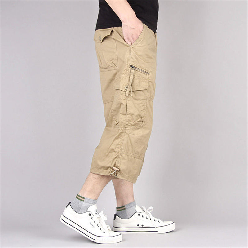 Men’s casual cargo shorts with multiple pockets for summer comfort and convenience.






