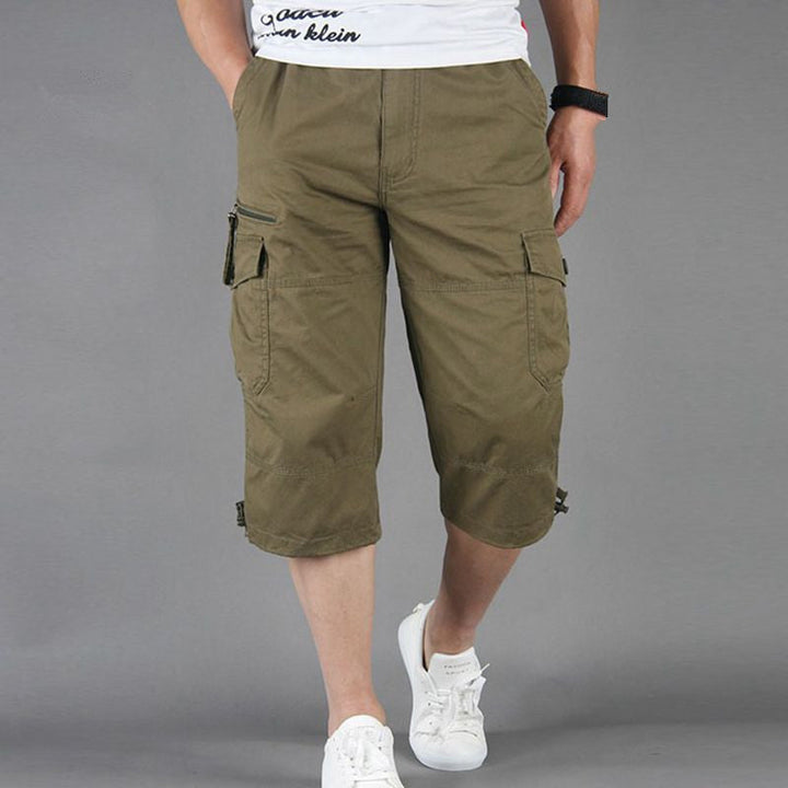 Men’s casual cargo shorts with multiple pockets for summer comfort and convenience.






