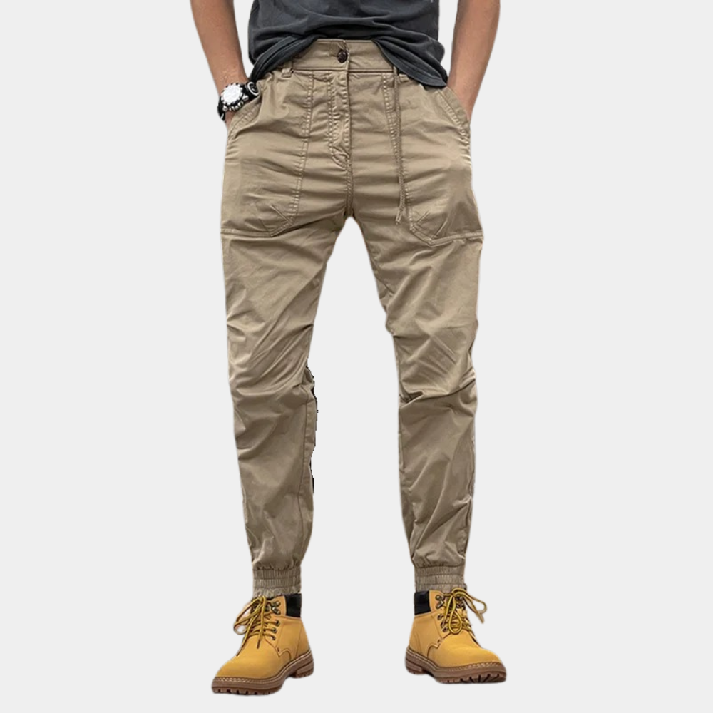  Men's classic cargo pants with multiple pockets and a relaxed fit, ideal for casual wear and outdoor activities.