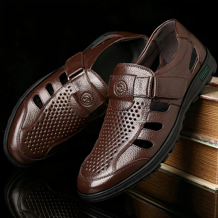 Men's classic closed-toe walking sandals with a breathable design and non-slip sole, ideal for summer adventures.