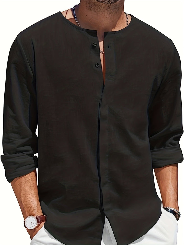 Lightweight and breathable men’s beach shirt, perfect for summer days and casual outings.






