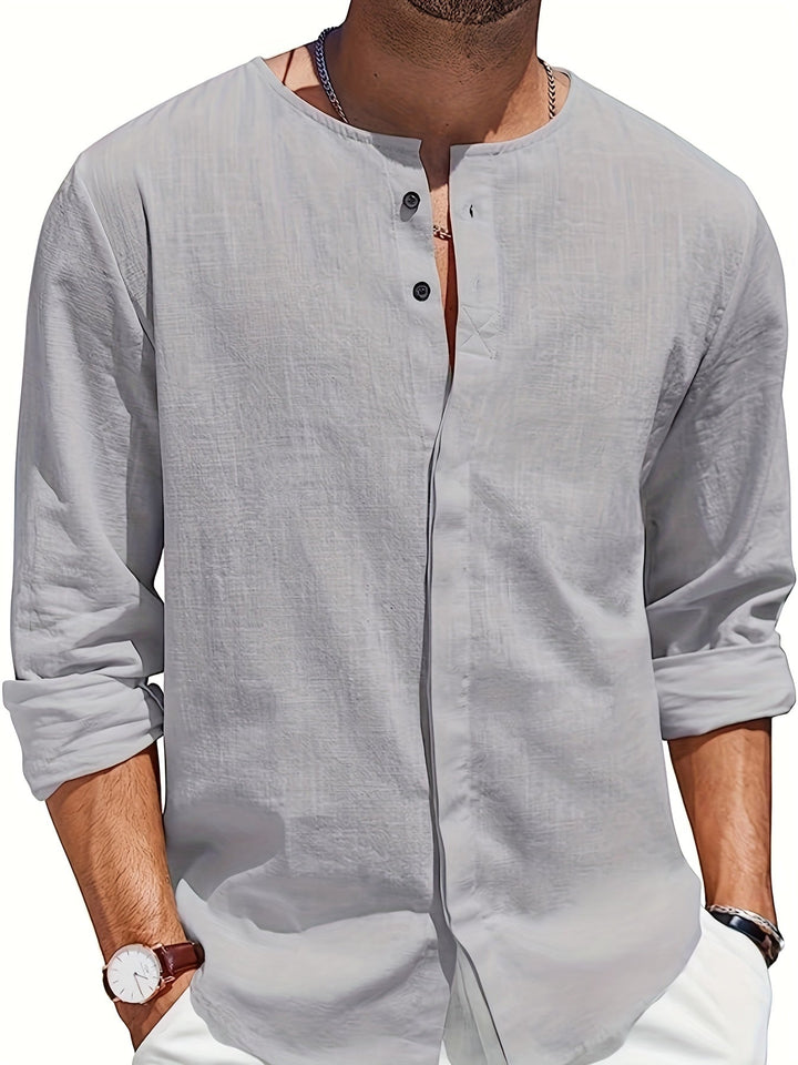 Lightweight and breathable men’s beach shirt, perfect for summer days and casual outings.






